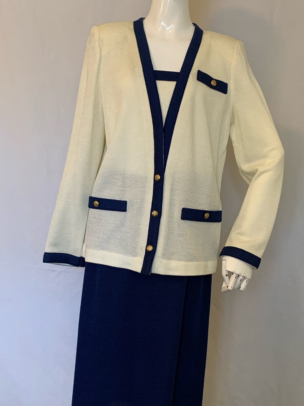 Leslie Fay Cream Knit Top with Navy Trim